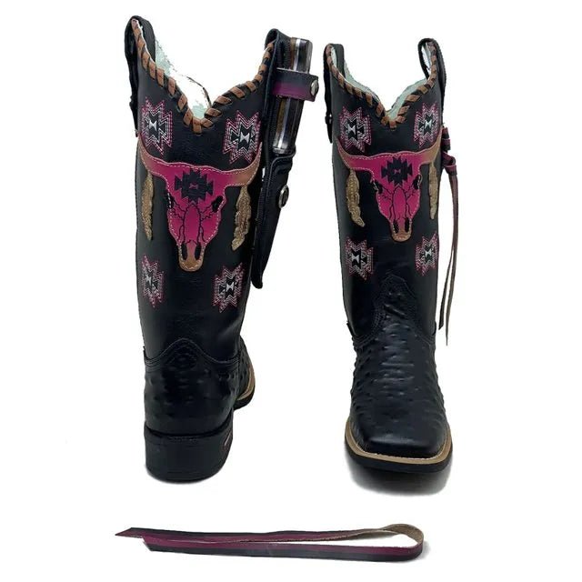 BotaFaca Touro Brinco
- Couro Látego Preto | Gáspea Estilizado em Avestruz | Detalhes Rosa - Imagem 3