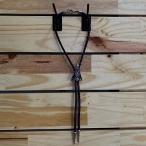 GRAVATA COUNTRY - CORDÃO PRETO PINGENTE PADROEIRA