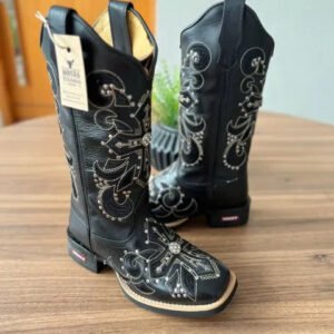 Texana Amora - Couro Látego Preto/Bordado Cruz Preto com Metais