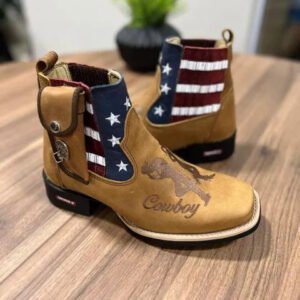 Botina Guilherme com Kit Canivete - Couro Fóssil Havana/ Bordado Cowboy Americano