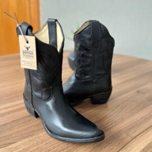 Texana Jhenifer Bico Fino (Capota) - Couro Látego Preto/Bordados Ramos Preto