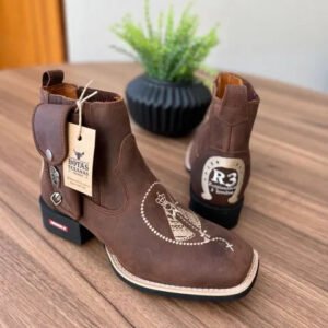 Botina Miguel com Kit Canivete - Couro Horse Nescau/Bordado Padroeira Bege