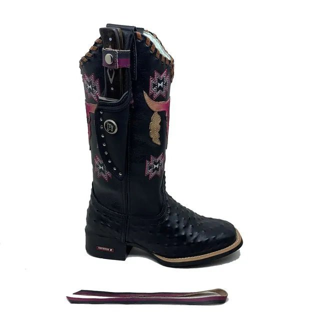 BotaFaca Touro Brinco
- Couro Látego Preto | Gáspea Estilizado em Avestruz | Detalhes Rosa - Imagem 4