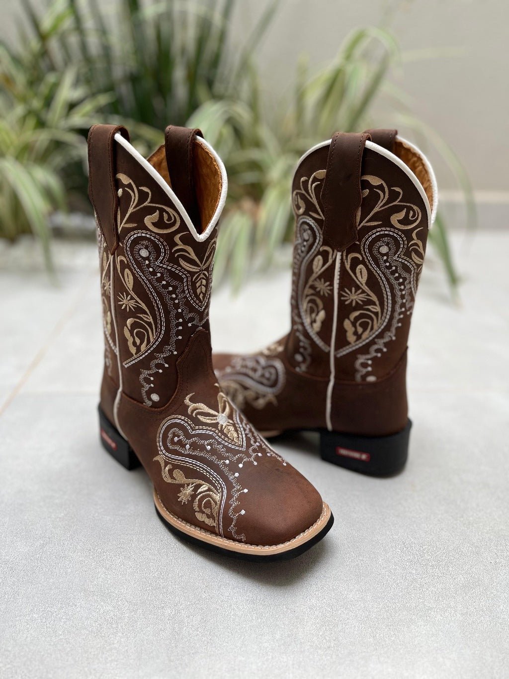 BOTA TEXANA TRIBAL BEGE COURO MARROM