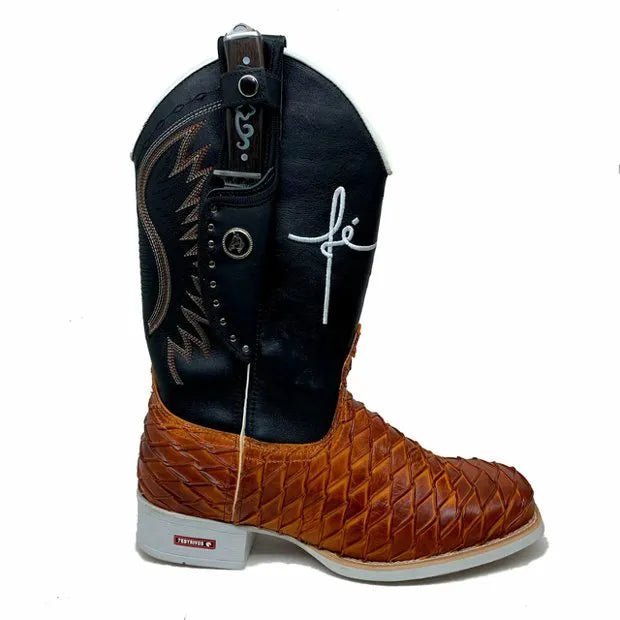 BotaFaca Fé
- Couro Cano Látego Preto | Couro Gáspea Látego Mostarda Queima Aramado | Fé Branco - Imagem 2