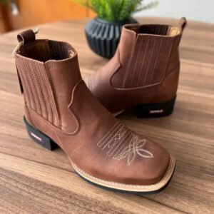 Botina Vitor - Couro Horse Nescau/ Bordado Florão Bege