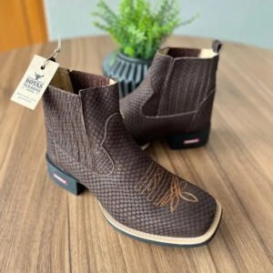 Botina Andre - Couro Tilápia Marrom/ Bordado Florão Laranja