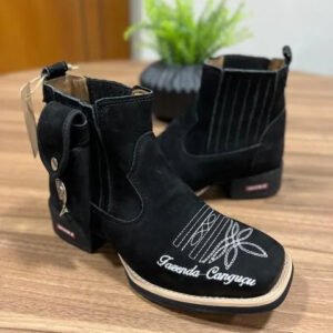 Botina Carlos com Kit Canivete - Couro Nobuck Preto/ Bordado Florão