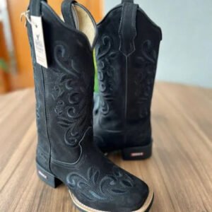 Texana Geovana - Couro Nobuck Preto/Bordado Ramos Preto