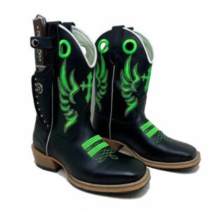 BotaFaca Escudo
- Couro Látego Preto | Bordado Verde Neon | Solado de Madeira