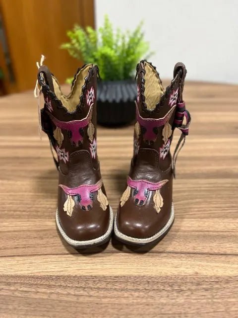 Texana Pietra Infantil - Couro Látego Marrom/Bordado Touro 3D Rosa - Imagem 2