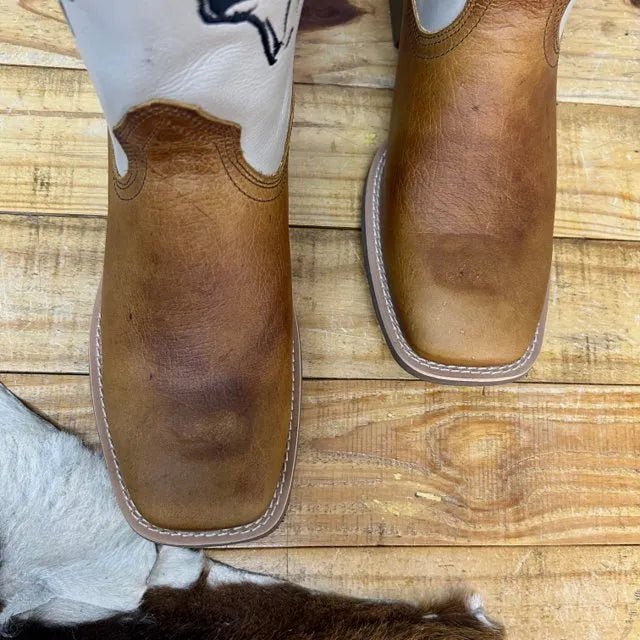 BotaFaca Boi Nelore
- Couro Cano Napa Flay Bege | Couro Gaspea Fóssil Havana | Bordado Preto com Linhas - Imagem 3