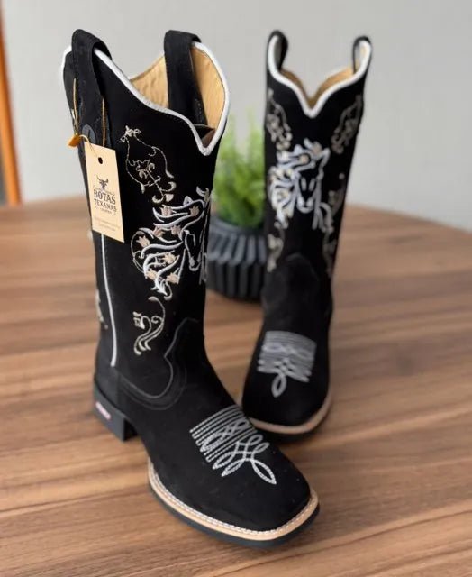 Texana Julia - Couro Nobuck Preto/Bordado Cavalo Branco - Imagem 2