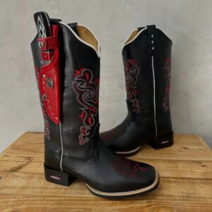 BotaFaca Heloisa 2.0
- Couro Látego Preto | Bordado Vermelho e Branco